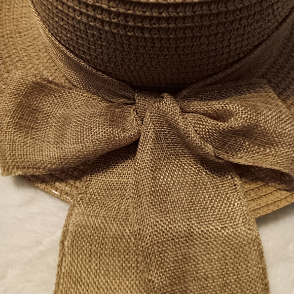 Nwot Straw hat w bow, tan,never worn elastic inside if want - Picture 2 of 4